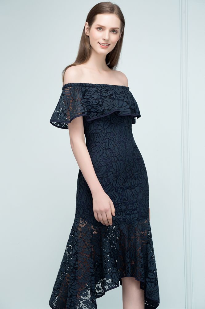 Vestidos de Baile de Renda Pretos com Comprimento Chá, Estilo Sereia e Ombros Descobertos