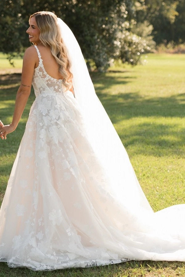 Ivory Square Neck Sleeveless Wedding Dress With Appliqués And Chapel Train