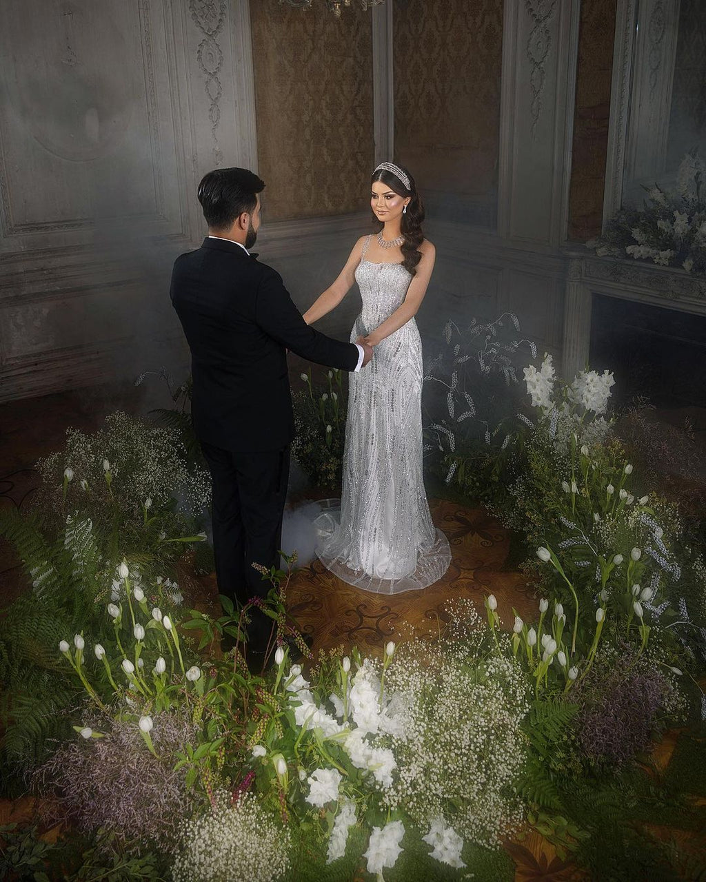 Abito da sposa lungo fino al pavimento, alla moda, con spalline sottili quadrate, senza maniche, a sirena, in pizzo