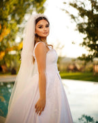 Robe de mariée en satin longue jusqu'au sol, sans manches, en forme de trapèze, décolleté cœur, ornée de perles