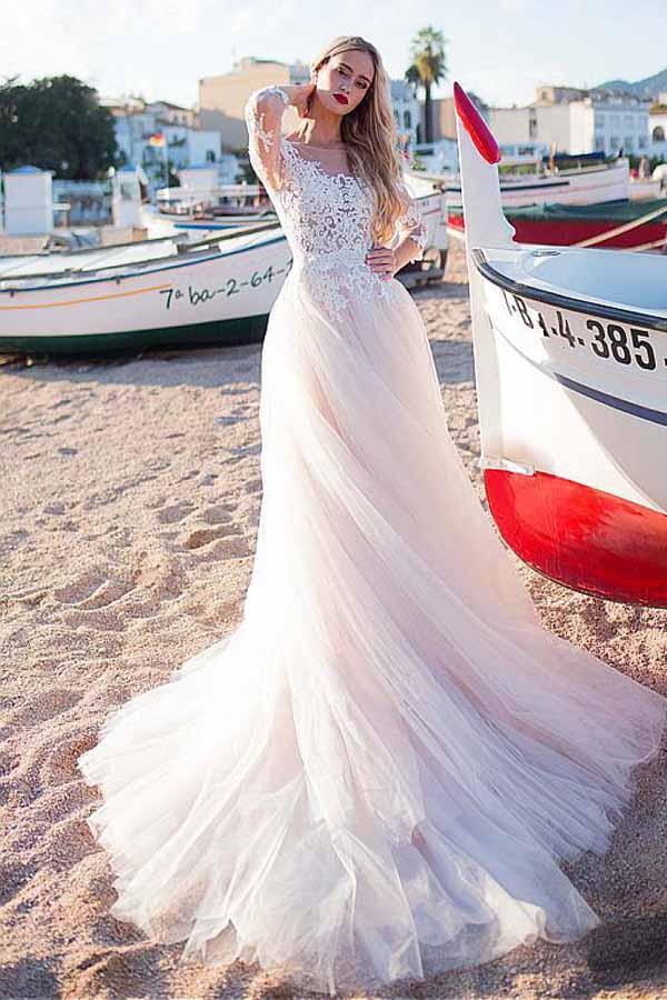 Vestido de Noiva em Tule com Decote Redondo e Saia em Linha A com Aplicações de Renda