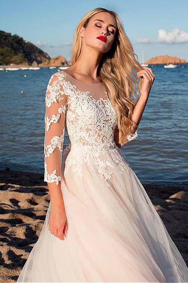 Robe de mariée ligne A en tulle avec encolure dégagée et appliques en dentelle