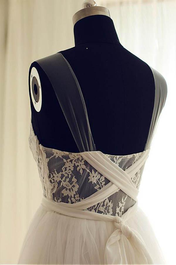 Vestidos de Noiva em Tule com Decote Redondo e Corte em A com Aplicações de Renda