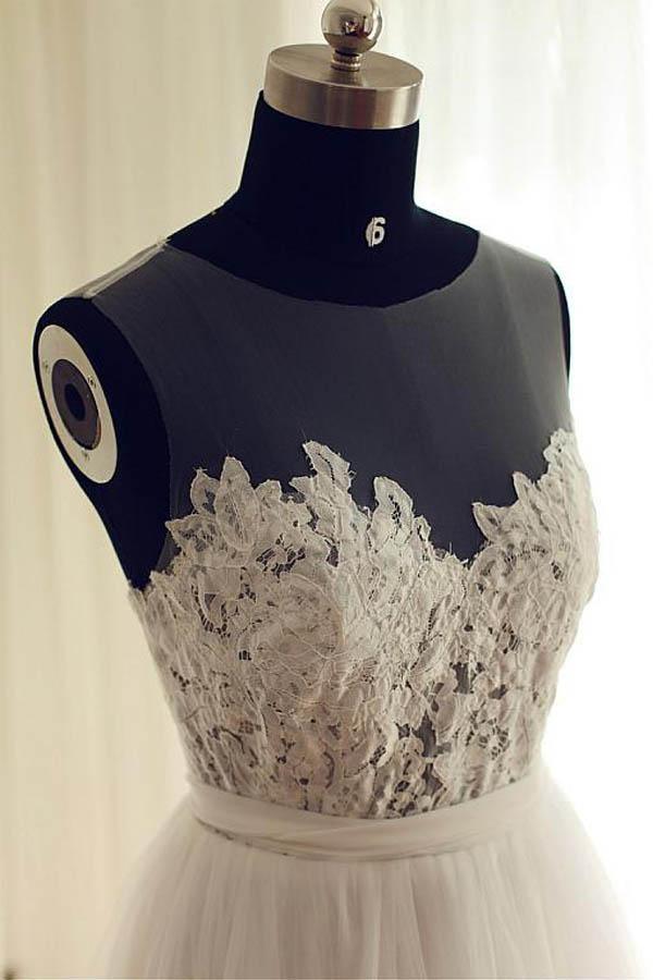 Vestidos de Noiva em Tule com Decote Redondo e Corte em A com Aplicações de Renda