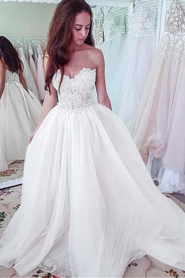 Vestidos de Noiva em Linha A com Decote Coração em Tule e Aplicações de Renda