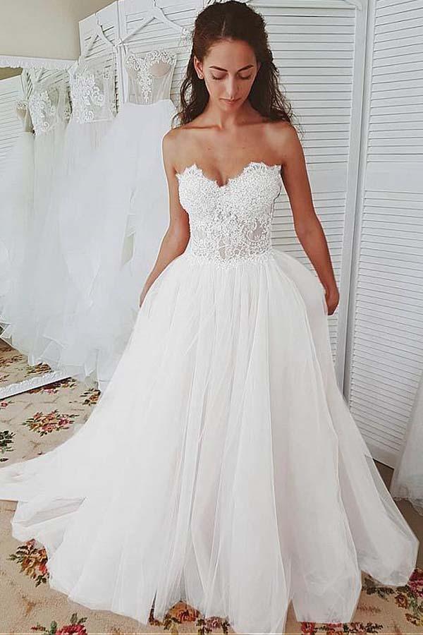 Vestidos de Noiva em Linha A com Decote Coração em Tule e Aplicações de Renda