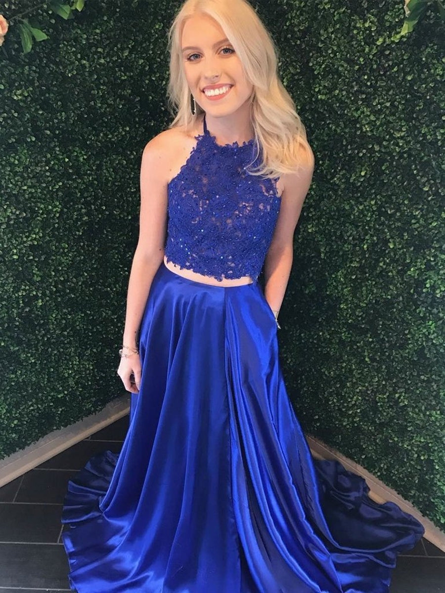 Robe de bal formelle deux pièces bleu royal longue en satin avec jupe évasée, col licou en dentelle et poches