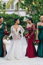Vestido único de dama de honor longo em cetim elástico verde esmeralda, sem alças e com decote ombro a ombro