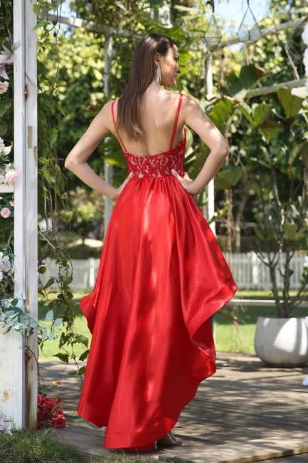 Robes de bal uniques rouges à bretelles spaghetti sans manches en ligne A avec dentelle