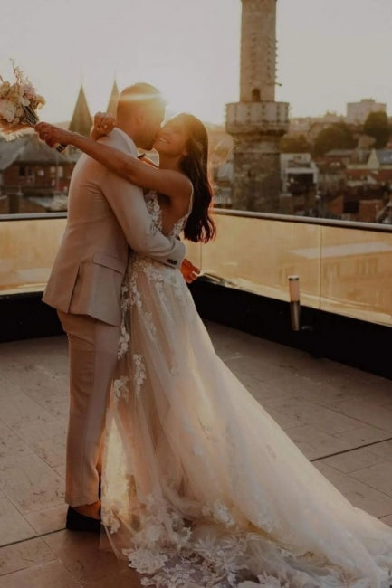 Robes de mariée uniques en dentelle, longues jusqu'au sol, à bretelles spaghetti, sans manches, coupe colonne avec applications