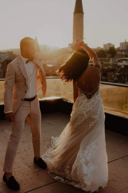 Robes de mariée uniques en dentelle, longues jusqu'au sol, à bretelles spaghetti, sans manches, coupe colonne avec applications