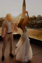 Robes de mariée uniques en dentelle, longues jusqu'au sol, à bretelles spaghetti, sans manches, coupe colonne avec applications