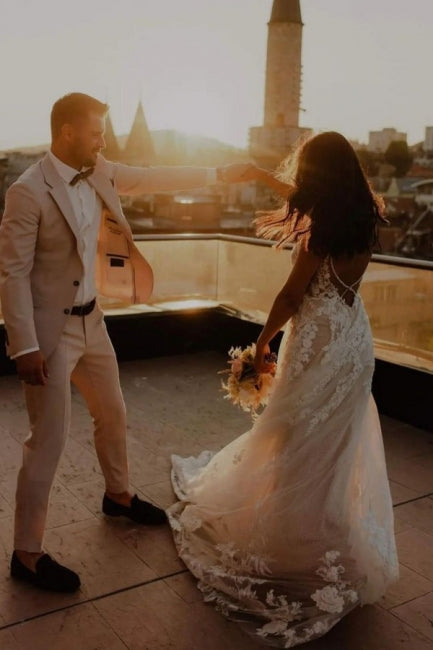 Robes de mariée uniques en dentelle, longues jusqu'au sol, à bretelles spaghetti, sans manches, coupe colonne avec applications