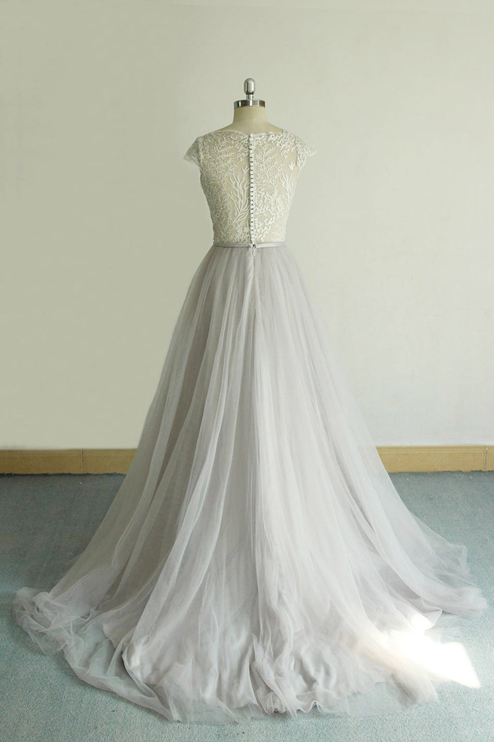 V Neck Tulle Wedding Dress With Appliques Ruffles Aline Short Sleeve Bridal Gown