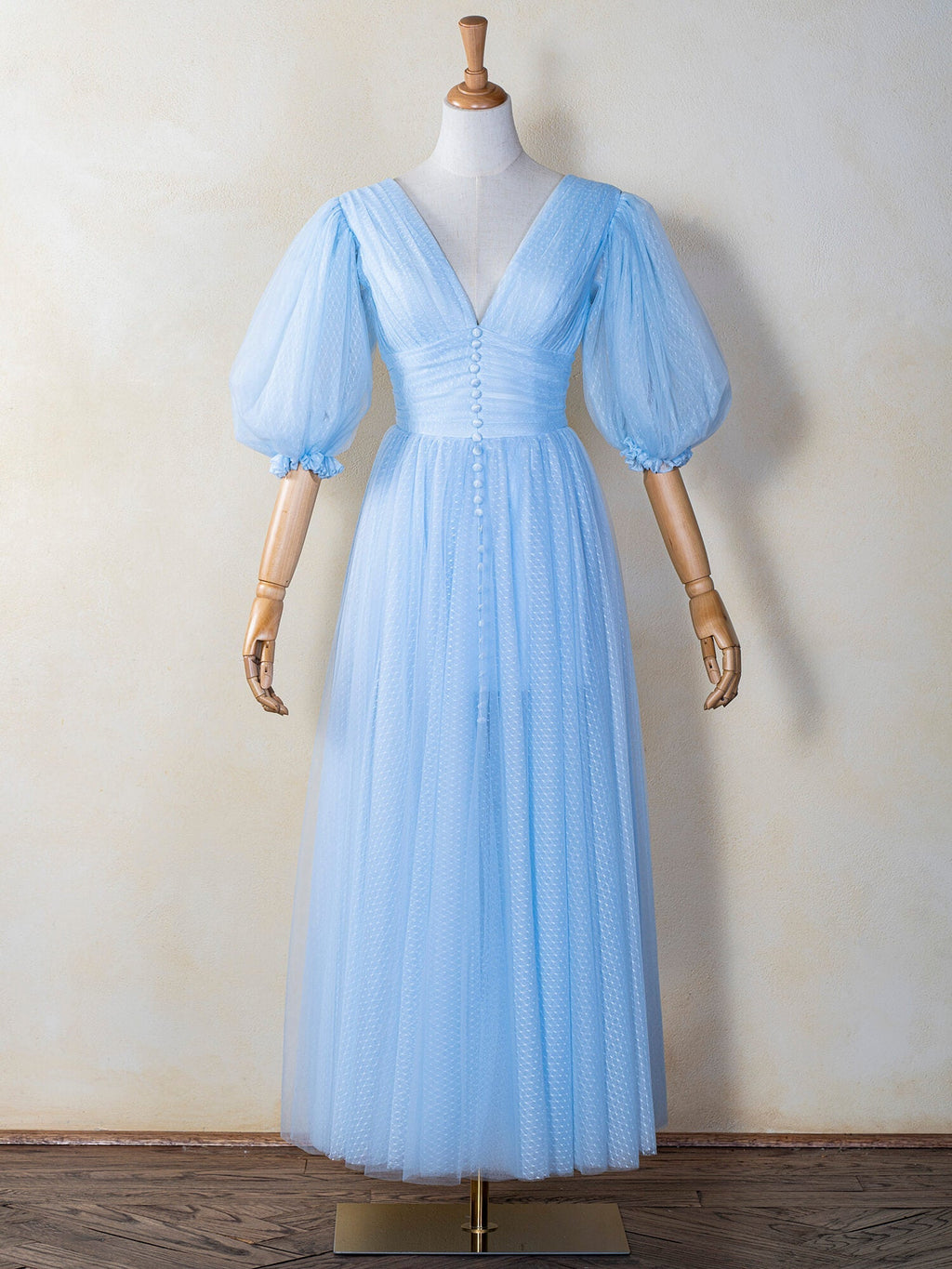 Maxi-Ballkleid aus Tüll mit V-Ausschnitt