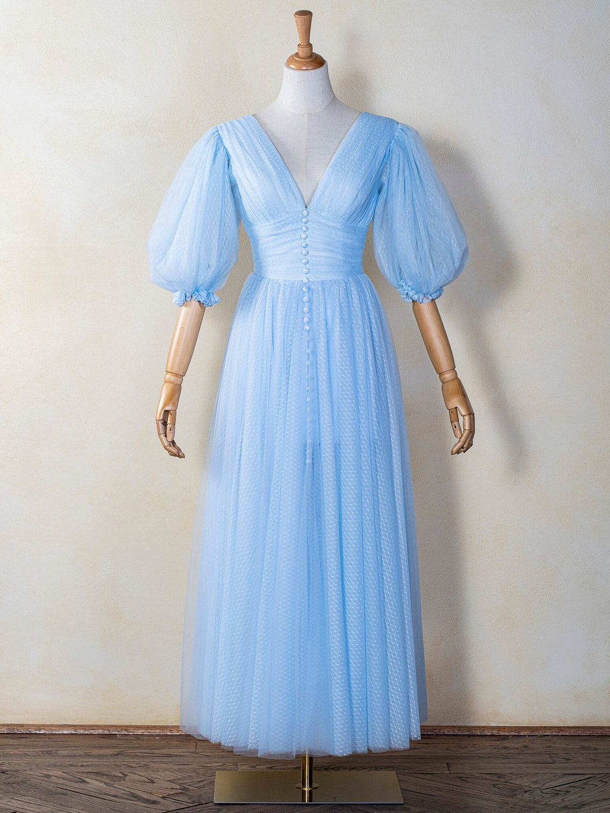 Maxi-Ballkleid aus Tüll mit V-Ausschnitt