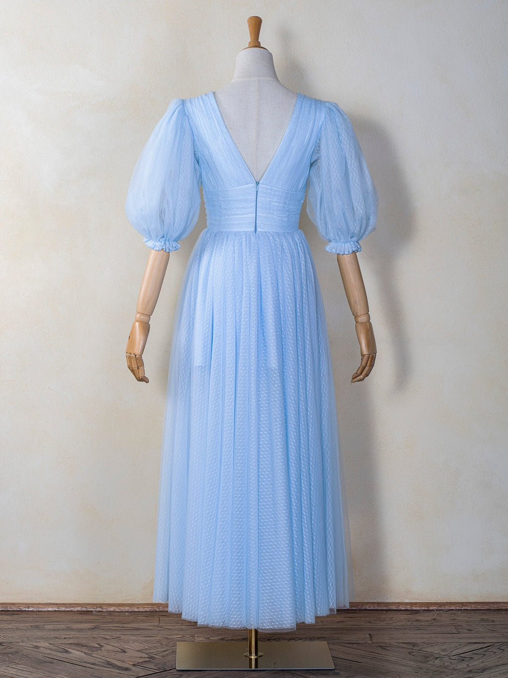 Maxi-Ballkleid aus Tüll mit V-Ausschnitt