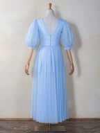 Maxi-Ballkleid aus Tüll mit V-Ausschnitt