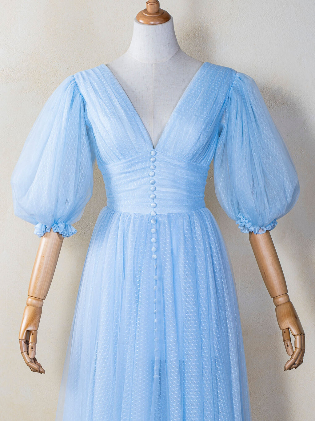 Maxi-Ballkleid aus Tüll mit V-Ausschnitt