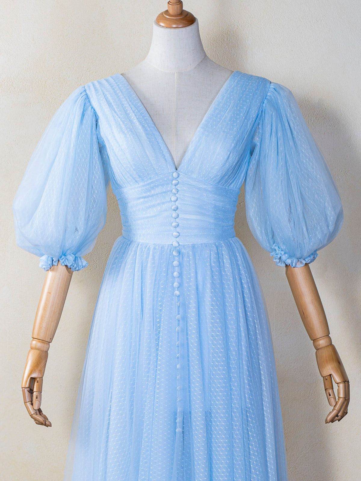 Maxi-Ballkleid aus Tüll mit V-Ausschnitt