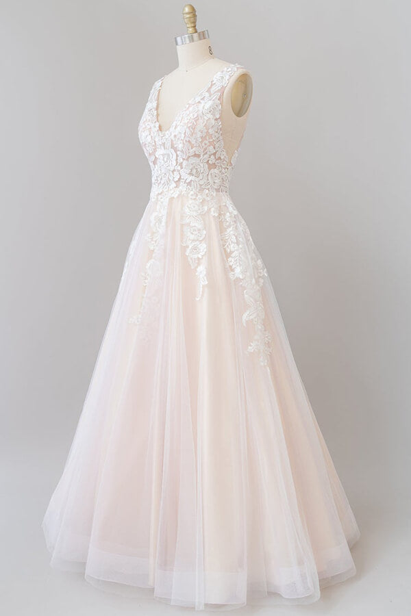 Robe de mariée longue jusqu'au sol en tulle avec appliques et col en V