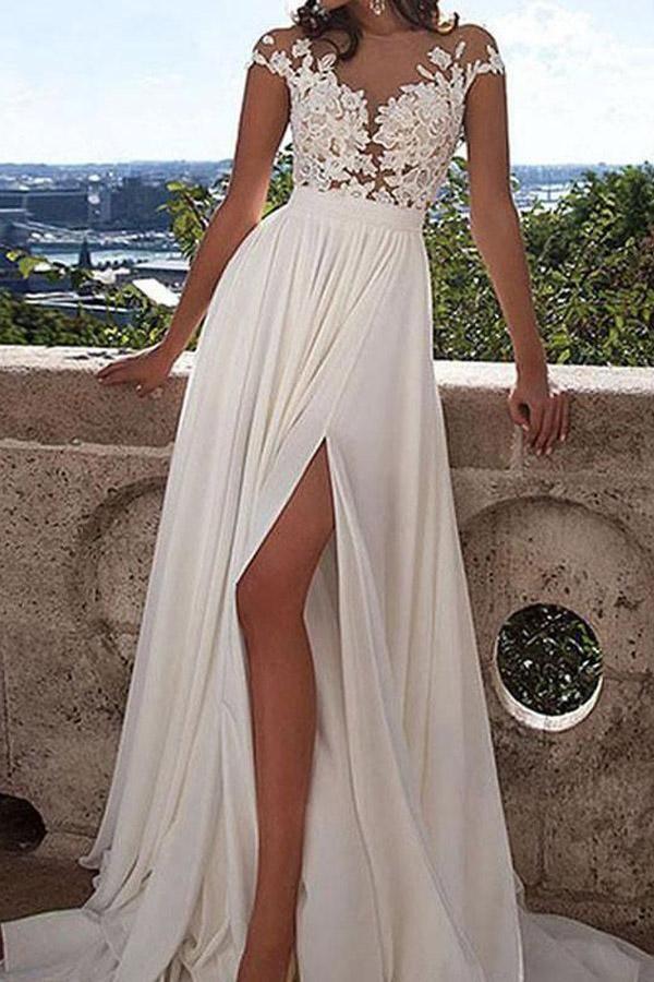 Vestido de Noiva Marfim com Decote em V, Mangas Curtas e Cauda Arrastada com Apliques