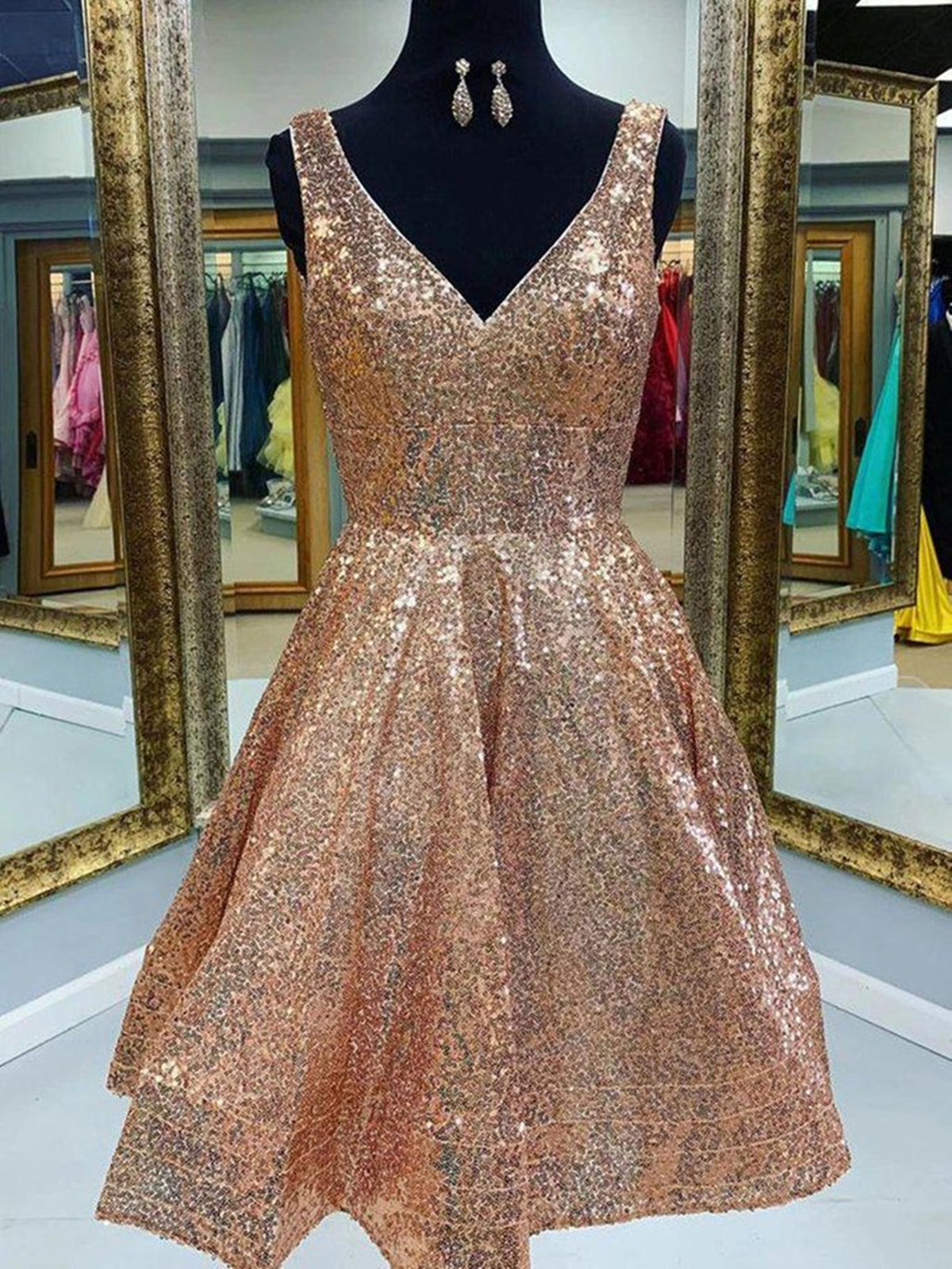 Robes courtes de bal et de retour à la maison en dentelle champagne à col en V, robes de soirée formelles ornées de paillettes