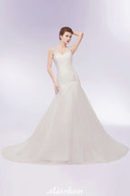 Abito da sposa a sirena in tulle con cristalli, scollo a V e lunghezza fino a terra
