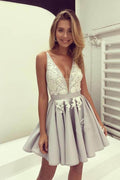 V-neck Grey Homecoming Dreses Short Prom Dresses With Lace Applique