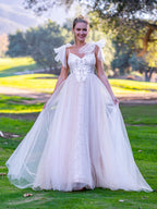 Vestido de baile comprido em tule com decote em V, alças com laço e renda