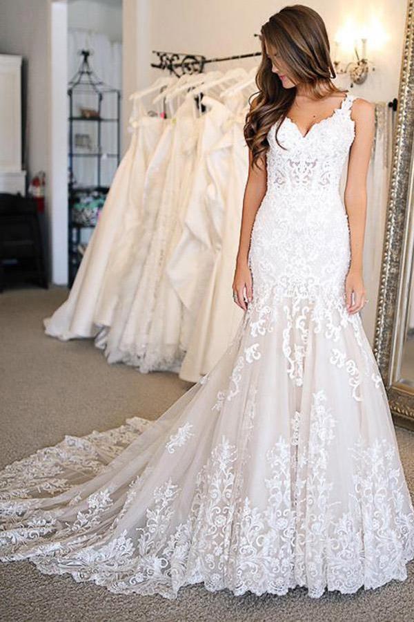 Vestidos de Noiva com Decote em V, Renda e Cauda de Sereia com Trem Arrastado