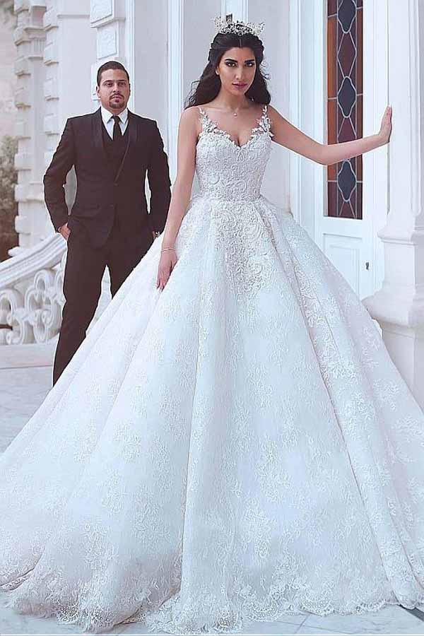 Vestidos de Noiva com Decote em V, Saia Rodada e Aplicações de Renda