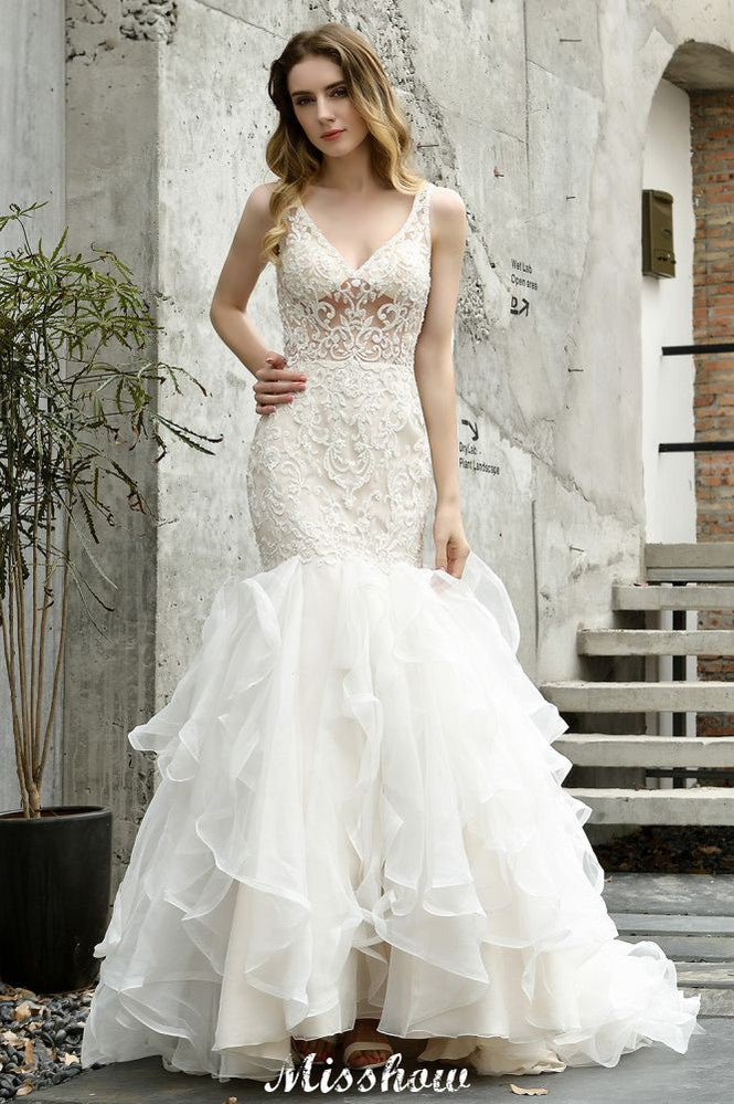 Vestido de Noiva Sereia com Decote em V, Sem Mangas, Renda Floral, Saia de Tule Bufante e Corte Justo para Casamento no Jardim