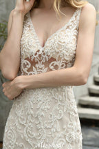 Vestido de Noiva Sereia com Decote em V, Sem Mangas, Renda Floral, Saia de Tule Bufante e Corte Justo para Casamento no Jardim