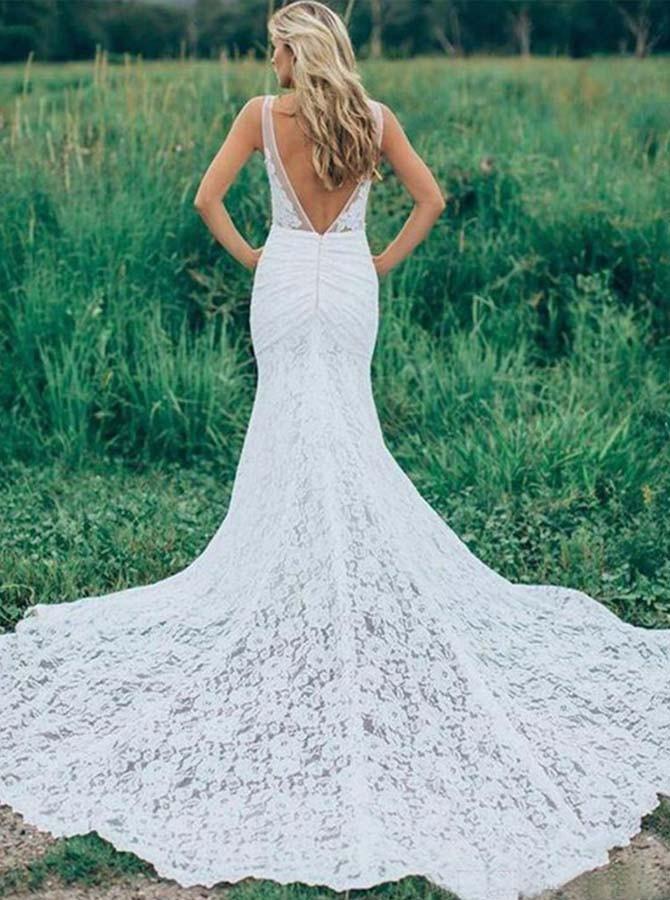 Vestido de Noiva em Renda com Decote em V, Sem Mangas, Franzido, Costas Descobertas e Cauda de Corte