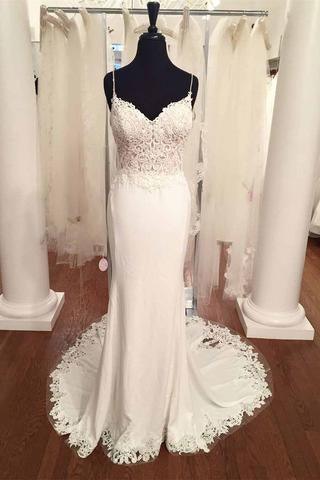 Vestido de Noiva de Praia Vintage com Decote em V, Renda, Cauda de Sereia e Costas Descobertas