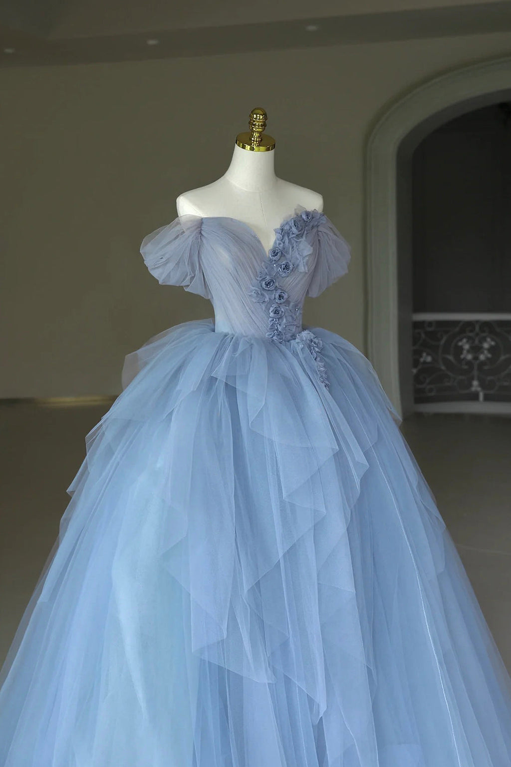Bodenlanges Ballkleid aus Tüll, schulterfreies Abendkleid mit 3D-Blumen