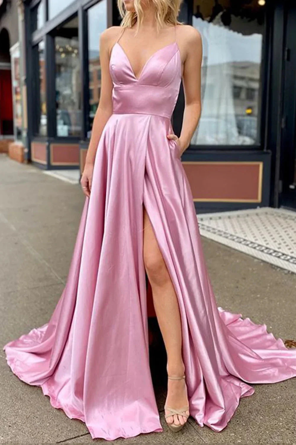 Valeria | Vestido de Baile Rosa com Decote em V, Cetim, Sem Costas, Corte em A e Bolsos