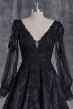 Vintage A-Linie Schwarze Brautkleider mit V-Ausschnitt und langen Ärmeln