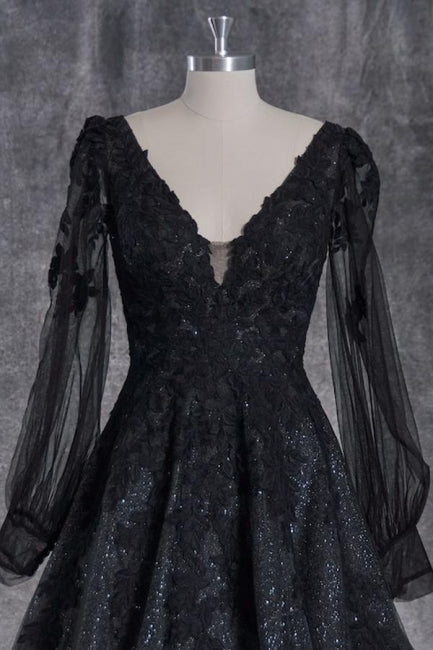 Vintage A-Linie Schwarze Brautkleider mit V-Ausschnitt und langen Ärmeln