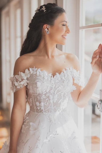 Vestidos de Noiva Brancos Vintage em Linha A, Sem Mangas, com Renda e Aplicações, Ombros Descobertos