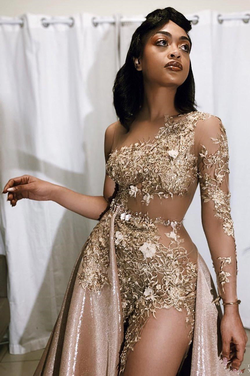 Robes longues de bal vintage en ligne A à une épaule avec appliques en dentelle et sur-jupe
