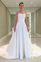 Abito da sposa lungo bianco vintage a linea ad A in raso senza maniche con applicazioni
