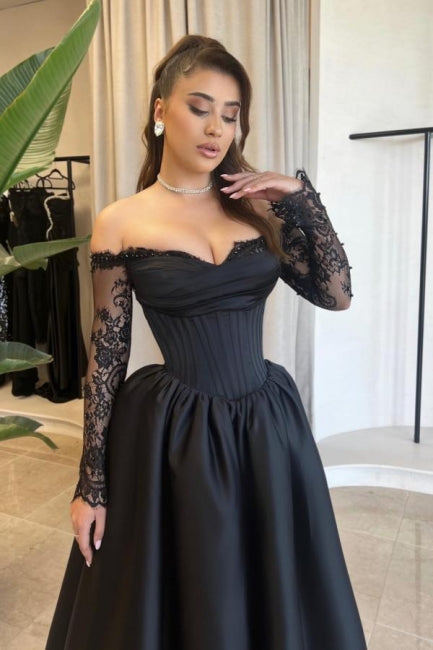 Robes de bal noires vintage en satin à manches longues, en forme de A, décolleté cœur avec applications