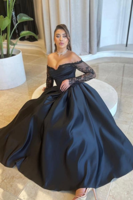 Robes de bal noires vintage en satin à manches longues, en forme de A, décolleté cœur avec applications