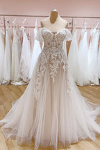 Abito da sposa vintage lungo a linea ad A, scollato sulle spalle, con scollo a cuore e schiena scoperta in tulle