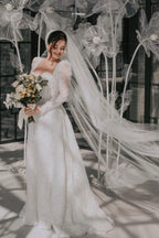 Vestido de novia vintage largo de encaje con escote cuadrado, corte A y mangas largas