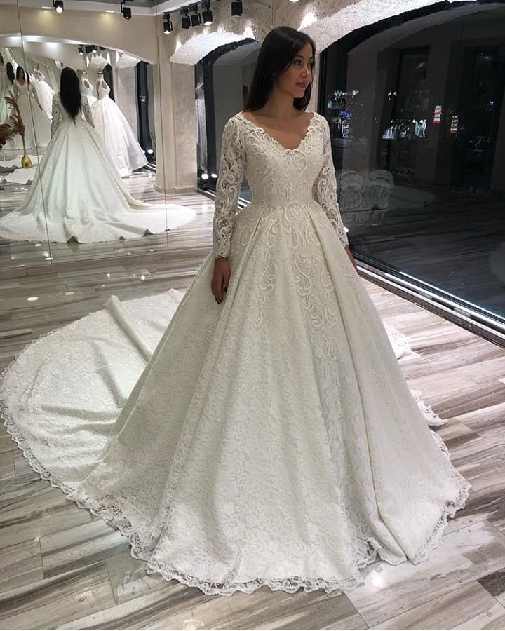 Vestido de Noiva Vintage Comprido em Linha A com Decote em V, Aplicações e Renda, com Mangas