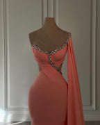 Abiti da cerimonia vintage in chiffon con scollo a barca, maniche a cappuccio e strass