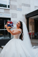 Abiti da sposa vintage principessa con scollo a V, senza maniche e spalle scoperte in pizzo